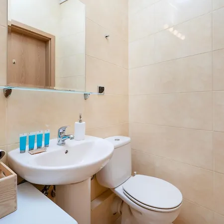 Apartment Centre Comfort By Bookinghost